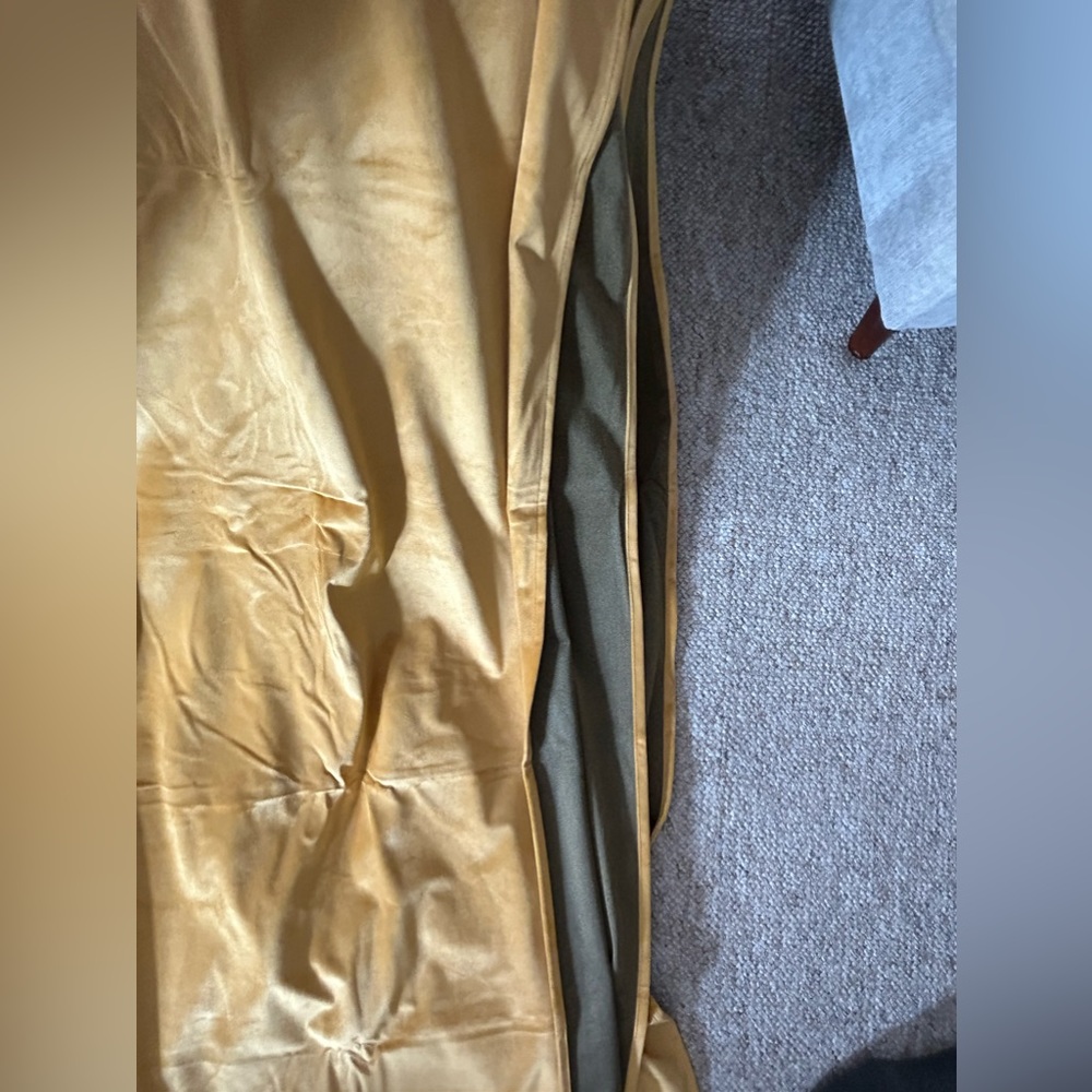 Set of 2 panels - golden yellow velvet material- blackout - Picture 4 of 5